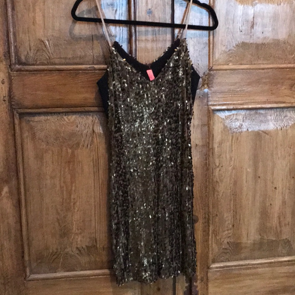 Metallic copper mini dress!🦊